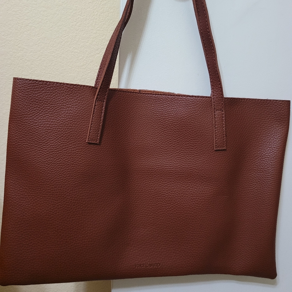 Shoulder bag.